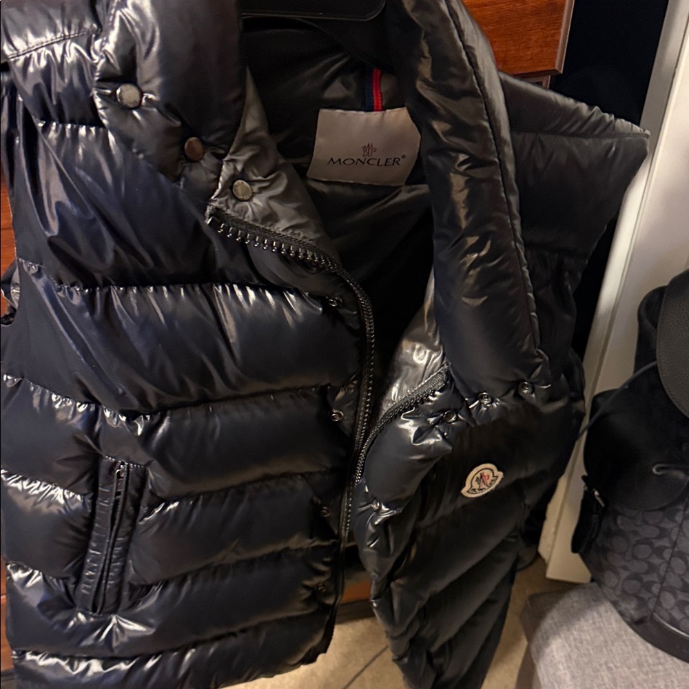 Moncler tibb vest jacket size L (40)